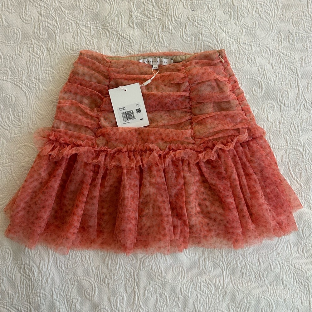 NWT // Endless Rose Ruffled Mini Skirt
// Pink & Floral